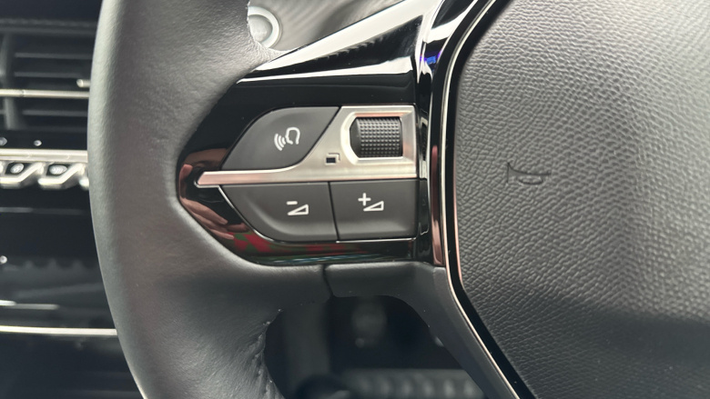 Peugeot 208 1.2 PureTech 100 Allure 5dr Petrol Hatchback